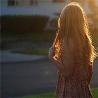 我不能哭:眼镜忍的好辛苦:唯美逆光QQ头像女生_WWW.TQQA.COM