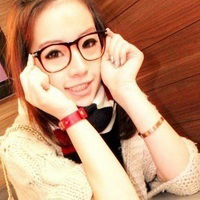 眼镜控气质可爱女生头像:属于我们的烟火_WWW.TQQA.COM