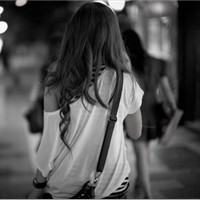 灰白色女生头像_WWW.TQQA.COM