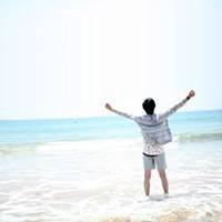 请别牵强的说爱我:男神面朝大海QQ唯美头像_WWW.TQQA.COM