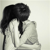 情侣接吻头像:情侣专用:一左一右分开_WWW.TQQA.COM