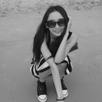小性感黑白女生QQ头像_WWW.TQQA.COM