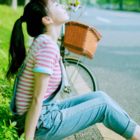QQ绿色头像:唯美女生养眼:城在心却空了_WWW.TQQA.COM