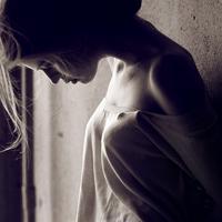 伤感灰白女生头像:这次:换我等你_WWW.TQQA.COM