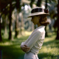 花季少女:戴帽子的唯美女生头像:超赞_WWW.TQQA.COM