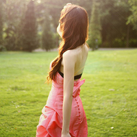 唯美长发女生头像:女生背影长发的优雅永远那么_WWW.TQQA.COM