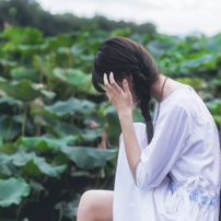 qq头像阳光意境女生:表面现象_WWW.TQQA.COM