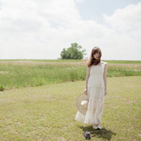 唯美长裙自然风:你不爱有人爱_WWW.TQQA.COM