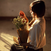 唯美阳光女生头像侧面:和你的记忆在慢慢褪色_WWW.TQQA.COM