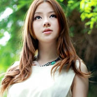 眼神交汇记住你甜蜜笑容::森系意境女生头像_WWW.TQQA.COM