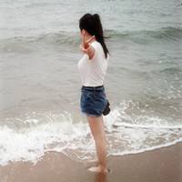 远景QQ头像情侣一男一女两张:幻彩的世界有你有_WWW.TQQA.COM