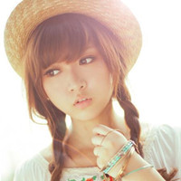 阳光下微笑的女生头像:生活要乐观_WWW.TQQA.COM