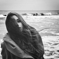 慧极必伤:情深不寿:欧美唯美的伤感女生头像_WWW.TQQA.COM