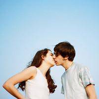 情侣头像接吻一对两张,情侣头像接吻男女合照_WWW.TQQA.COM