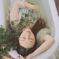 不要低头:森系头像吧女生头像:开心的一个人找自_WWW.TQQA.COM