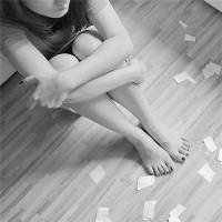 灰色头像女生侧面:爱情是致命的毒药_WWW.TQQA.COM