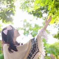 绿色意境唯美女生头像:我们有太多的幸福要报道_WWW.TQQA.COM