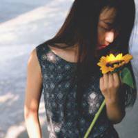 唯美清新女生侧面头像:多少爱不能重来_WWW.TQQA.COM