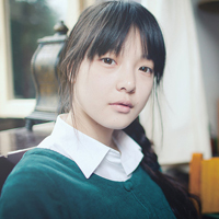 采蘑菇的小姑娘:意境森系女头_WWW.TQQA.COM