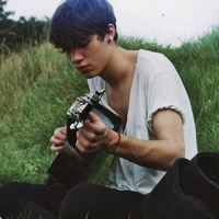 梦里的天堂i:欧美唯美意境男生头像_WWW.TQQA.COM