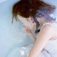 精致女生素颜QQ可爱头像:等我成年就嫁你_WWW.TQQA.COM