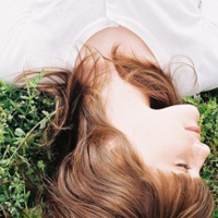 曾经的回忆还是不会忘:意境唯美QQ头像:闭上眼睛_WWW.TQQA.COM