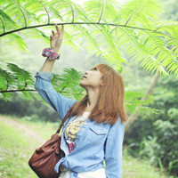 白色背景唯美女生头像_WWW.TQQA.COM