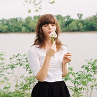 有时候放手才是最好的归宿:唯美森系女生图片头_WWW.TQQA.COM