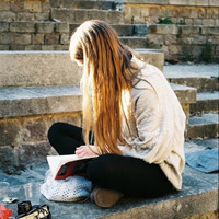最新英伦风女生qq头像:伤感:把伤心留在心中_WWW.TQQA.COM