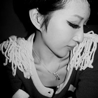 qq女生冷酷黑白头像_WWW.TQQA.COM
