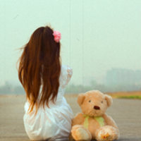 看不到脸的意境女生欧美头像:阳光下你的笑容很_WWW.TQQA.COM