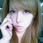 抿嘴个性女生头像_WWW.TQQA.COM