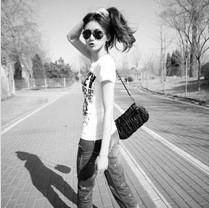 小性感黑白女生QQ头像_WWW.TQQA.COM