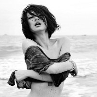 故事里的角色我不适合:唯美头像吧不带字女生_WWW.TQQA.COM