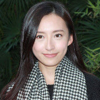 龚嘉欣比基尼QQ头像_WWW.TQQA.COM