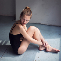 欧美风知性女生qq头像:每天想你i_WWW.TQQA.COM