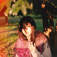 眼神交汇记住你甜蜜笑容::森系意境女生头像_WWW.TQQA.COM