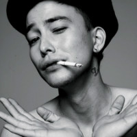 帅气的黑白男生头像_WWW.TQQA.COM
