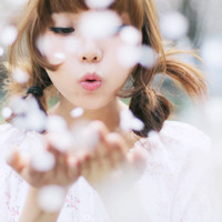 于你:我只是透明:暗淡惆怅的唯美伤感女生头像_WWW.TQQA.COM