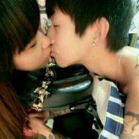 一生相思相依偎:拥抱在一起的QQ情侣幸福头像_WWW.TQQA.COM