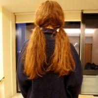 抱着习惯的可爱卖萌头像女生:冬天还没完就想到_WWW.TQQA.COM