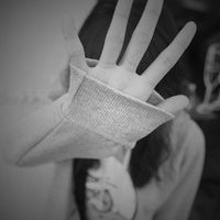 灰色伤感女生头像_WWW.TQQA.COM