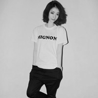 我只能在KTV说爱:伤感颓废黑白女生qq头像_WWW.TQQA.COM