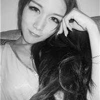 妩媚灰色美女头像:漂亮姑娘:光芒万丈_WWW.TQQA.COM