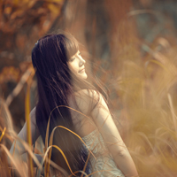 唯美阳光女生头像侧面:和你的记忆在慢慢褪色_WWW.TQQA.COM