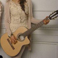抱着吉他的帅气个性女头:可惜不是我的女朋友_WWW.TQQA.COM