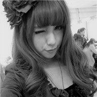 小性感黑白女生QQ头像_WWW.TQQA.COM