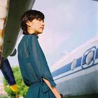 眼神交汇记住你甜蜜笑容::森系意境女生头像_WWW.TQQA.COM