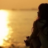 你:就是我最美的风景:夕阳下温暖和煦的唯美女生_WWW.TQQA.COM