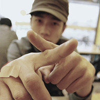 情侣头像一对两人两张:爱的平凡却深刻_WWW.TQQA.COM